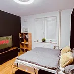 Moderny S Parkovanim Apartment *