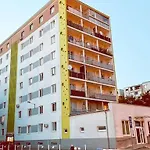 Moderny S Parkovanim * Bratislava
