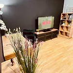Moderny S Parkovanim Apartment