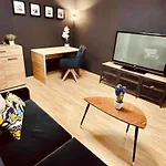 Moderny S Parkovanim Apartment