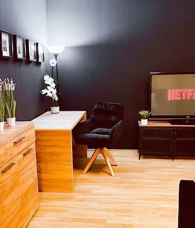 Moderny S Parkovanim Apartament