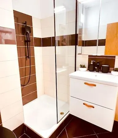 Apartament Moderny S Parkovanim *