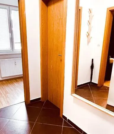 Moderny S Parkovanim Apartament
