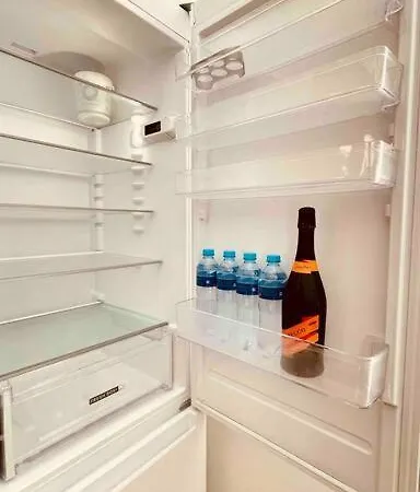 Moderny S Parkovanim Apartament