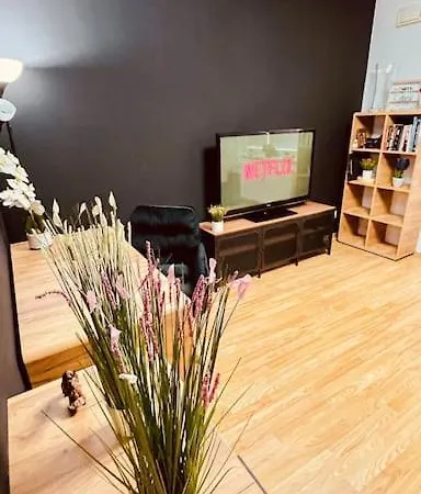 Moderny S Parkovanim Apartment