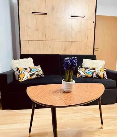 Moderny S Parkovanim Apartament