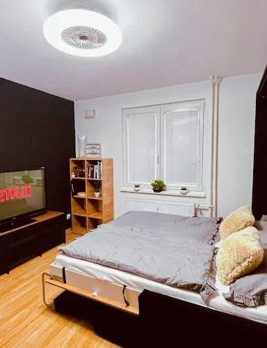 Moderny S Parkovanim Apartament *