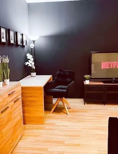 Moderny S Parkovanim Apartmán