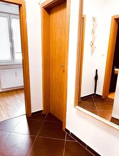 Moderny S Parkovanim شقة