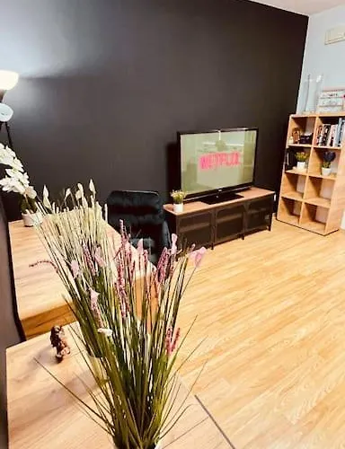 Moderny S Parkovanim شقة